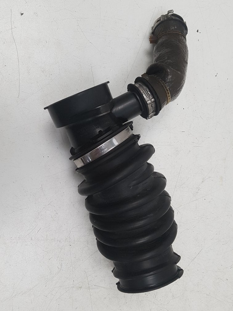 2010 - 2015 Volvo V60  Estate INTAKE HOSE AV21-9C623-AD