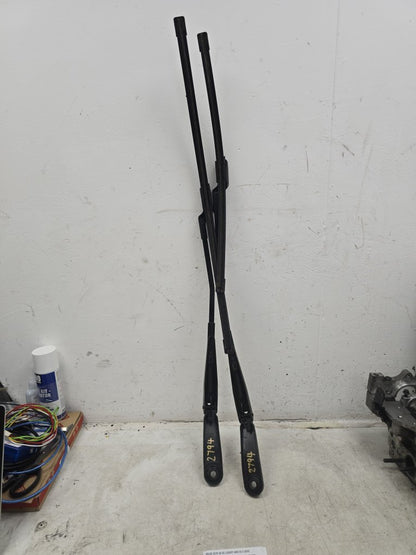 2008 - 2016 Volvo XC70 III 136 Estate FRONT WIPER ARMS (PAIR) 31276004