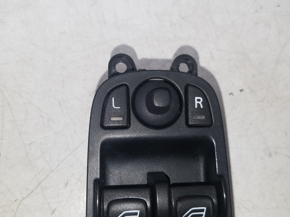 2004 - 2010 Volvo S40  Saloon Right Front Window Switch 30773210