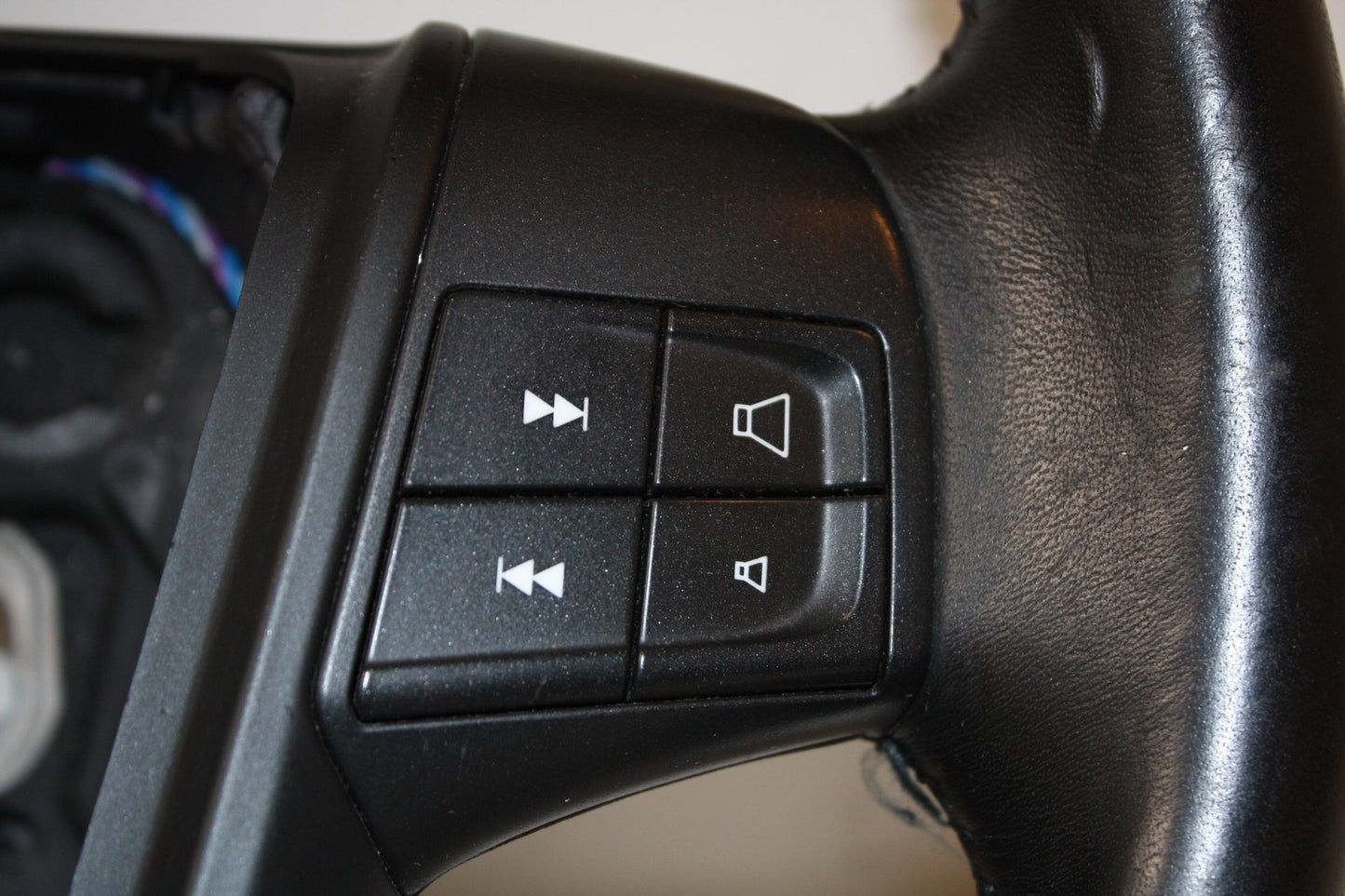 2008 - 2010 Volvo V70   Steering Wheel 31271093