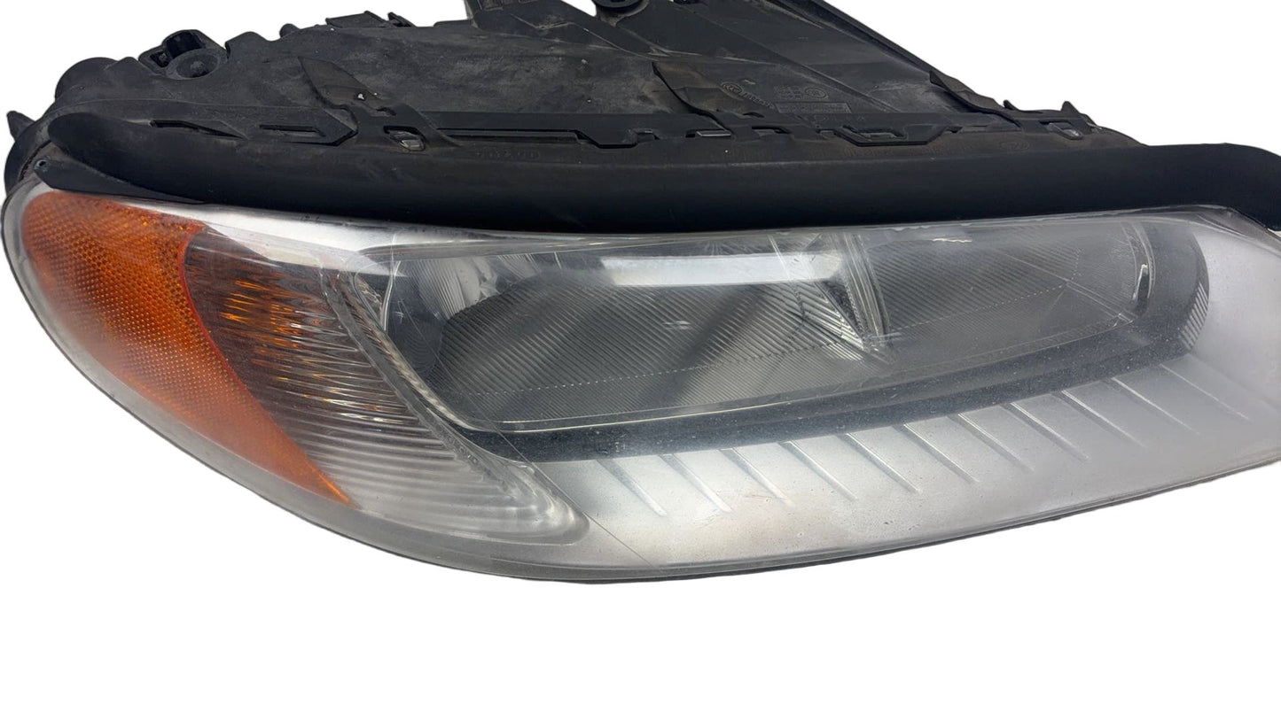 2008 - 2015 Volvo V70  Estate Right Headlight 31353336