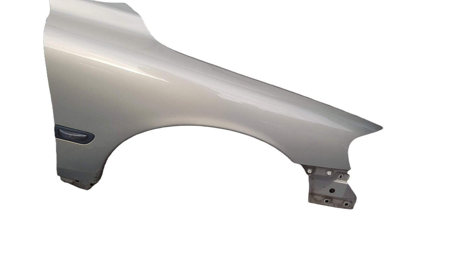 Volvo V70 / S60 Front Wing – RH (UK Drivers Side) | Colour Code 446 Ashgold Metallic | Part No: 30796493 | VRAC Grade A | 12-Month Warranty