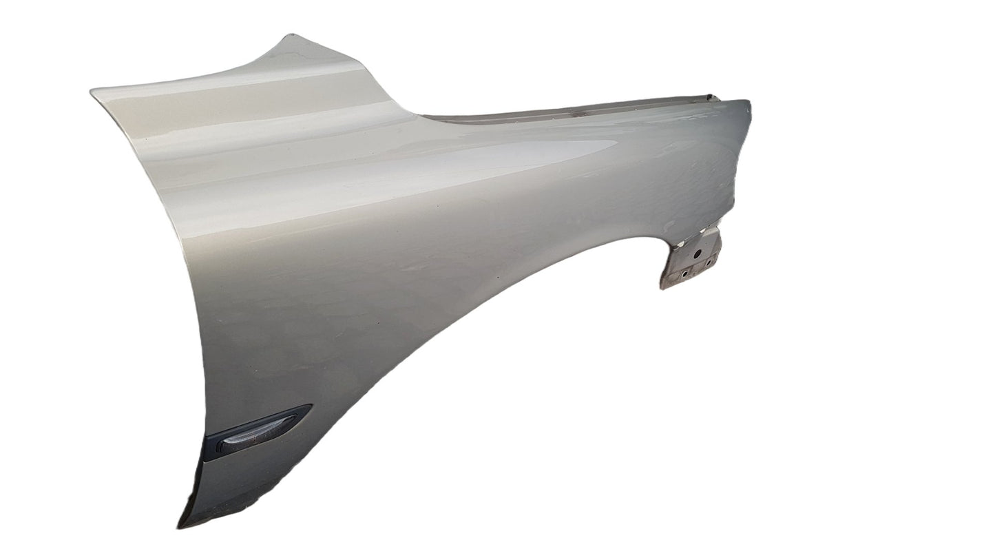 Volvo V70 / S60 Front Wing – RH (UK Drivers Side) | Colour Code 446 Ashgold Metallic | Part No: 30796493 | VRAC Grade A | 12-Month Warranty