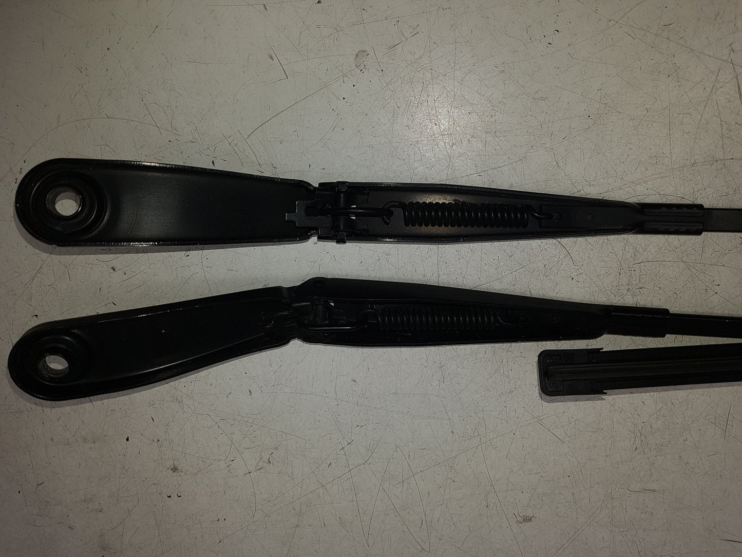 2013 - 2019 Volvo V40 III 525 Hatchback FRONT WIPER ARMS (PAIR) 31276063