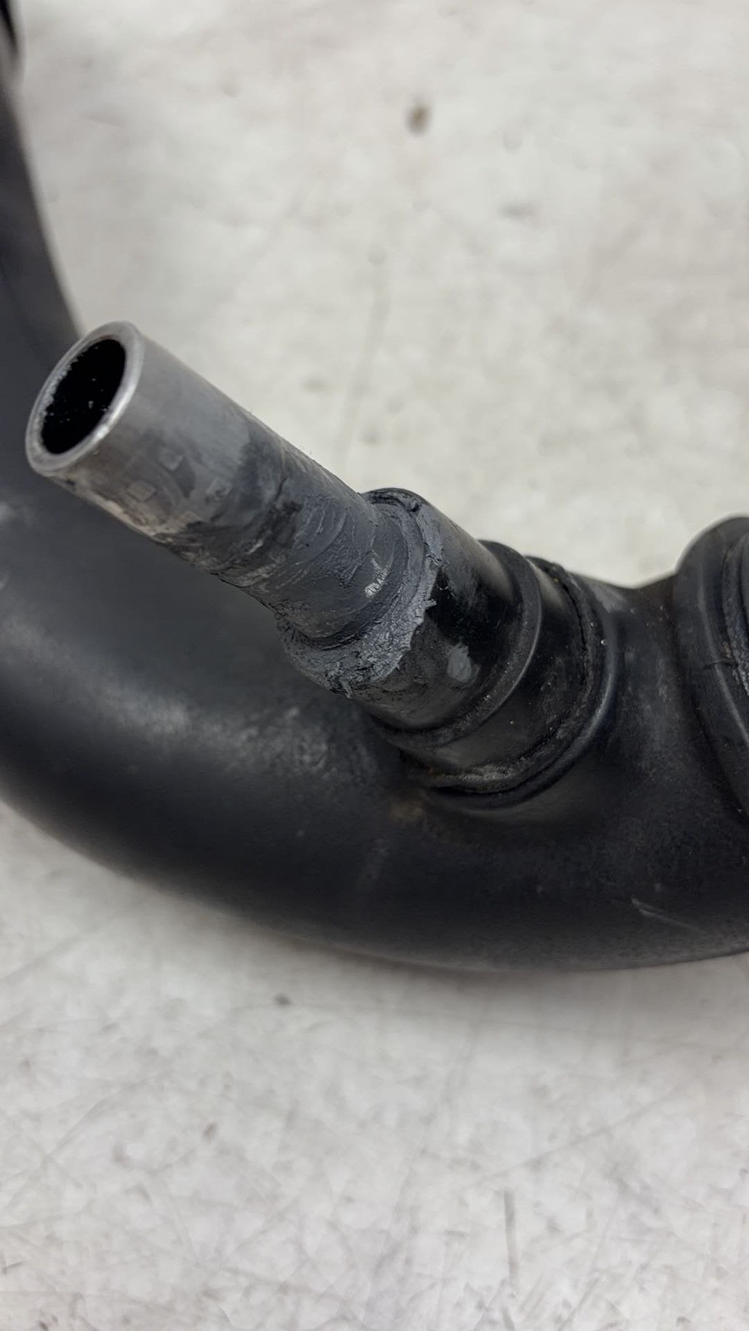 2003 - 2014 Volvo XC90 I 275 Estate INTAKE PIPE 30714480