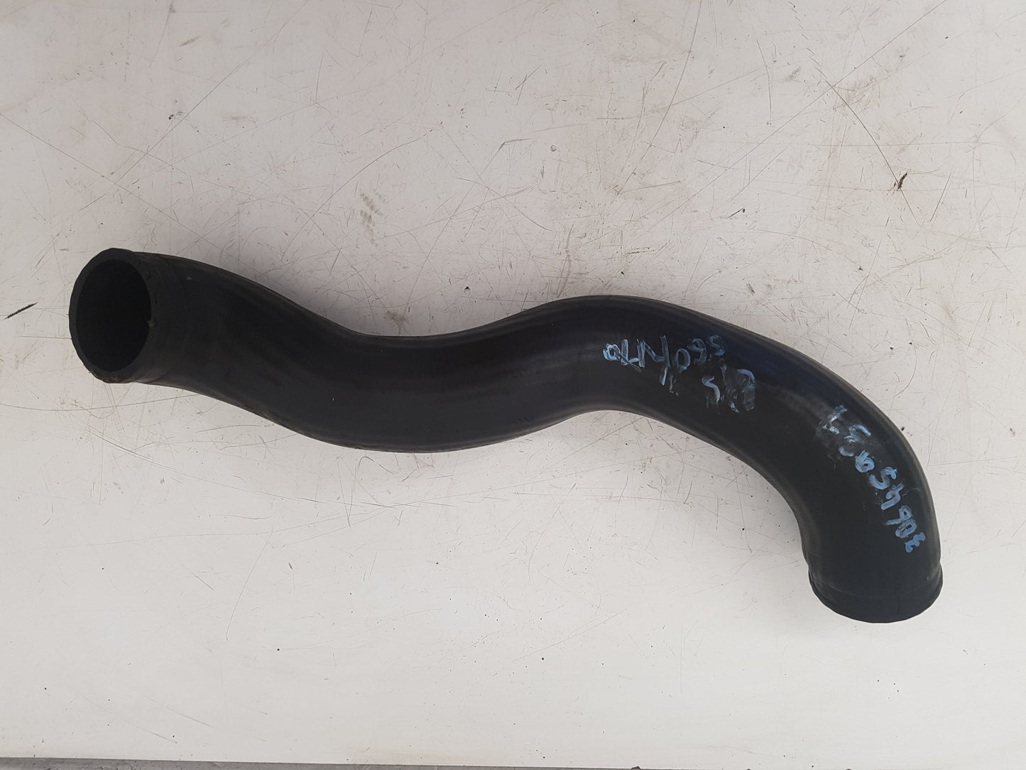 2002 - 2007 Volvo V70  Estate INTERCOOLER HOSE 30645937