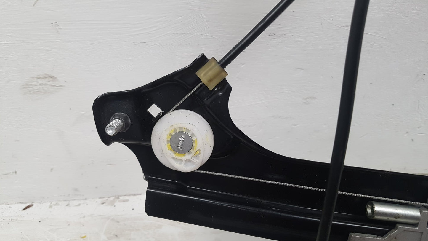 2007 - 2013 Volvo C70  Convertible WINDOW REGULATOR/MECH ELECTRIC  (FRONT PASSENGER SIDE) 30633660