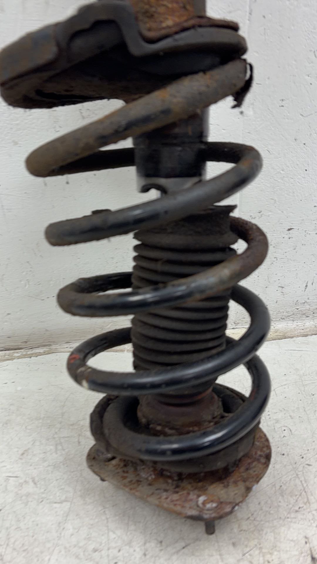 2007 - 2014 Volvo XC90  Estate COIL SPRING (FRONT PASSENGER SIDE)
