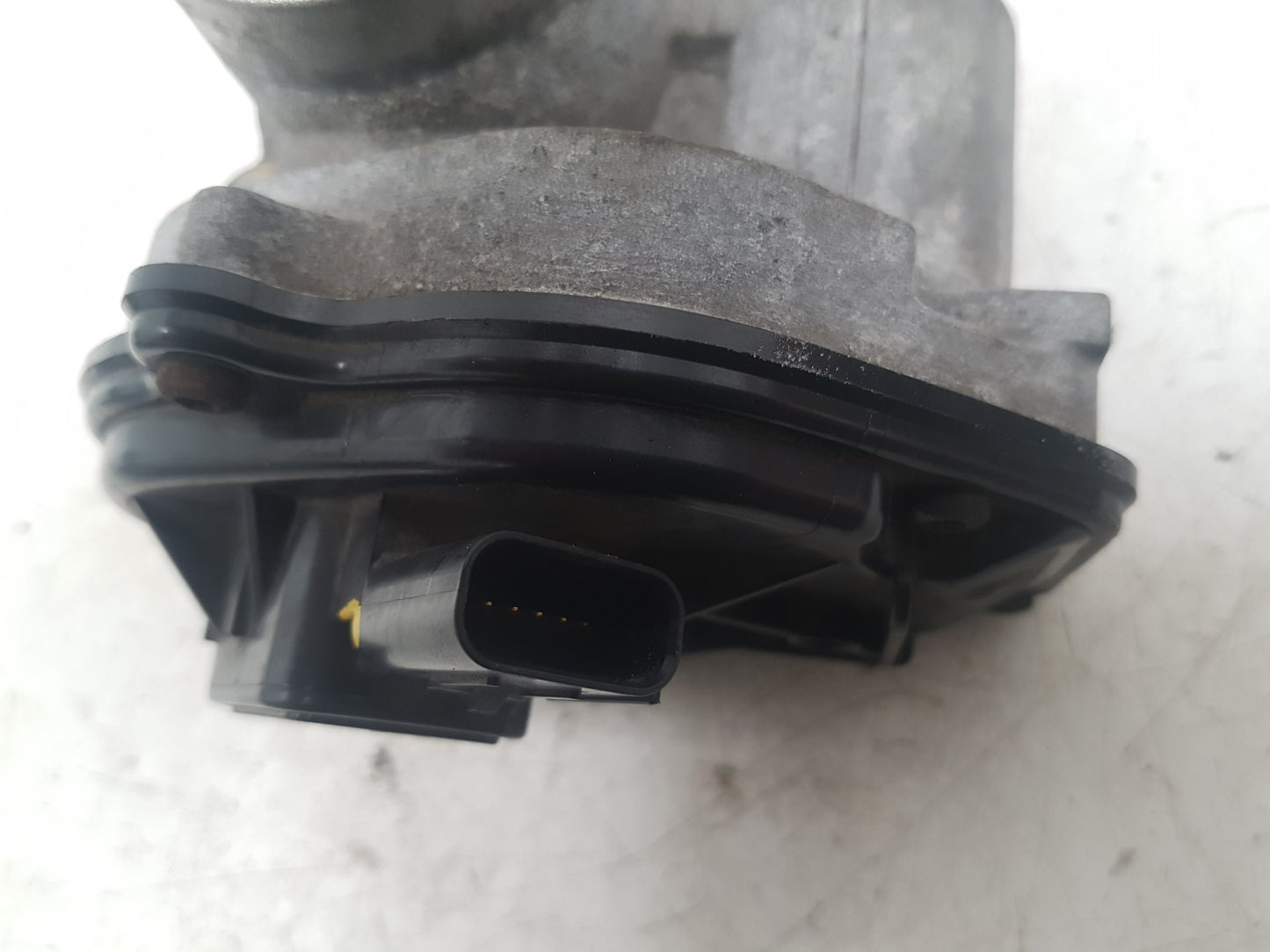 2005 - 2012 Volvo S40  Saloon Throttle Body VP4F9U-9E928-BC