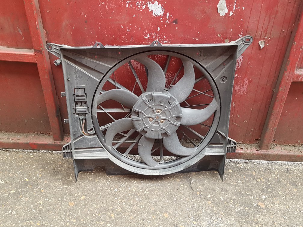 2005 - 2012 Volvo XC90  Estate RADIATOR FAN & COWLING (A/C CAR) 31111543