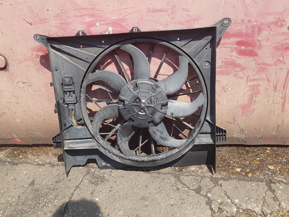 2005 - 2010 Volvo XC90  Estate RADIATOR FAN & COWLING (A/C CAR) 31111543