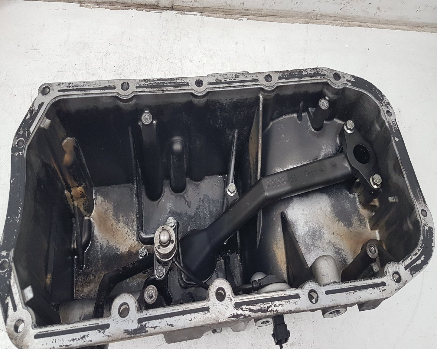 2010 - 2012 Saab 9-5  Saloon Oil Pan/Sump 55575128