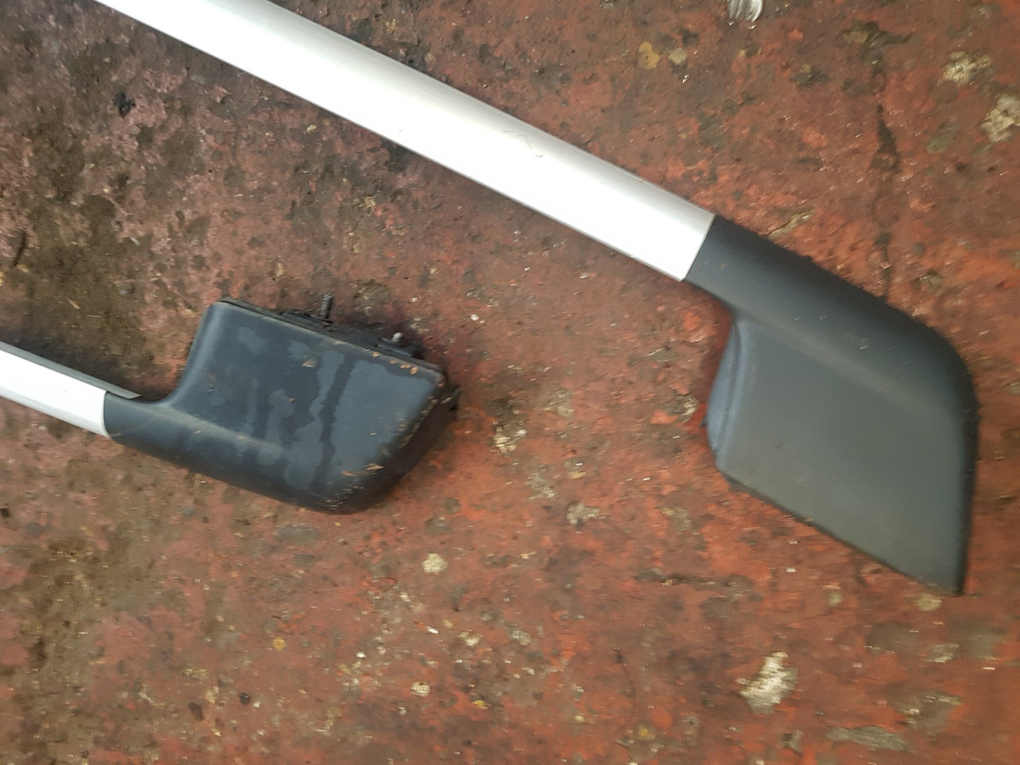 2000 - 2007 Volvo XC70  Estate Roof Rail 9484135