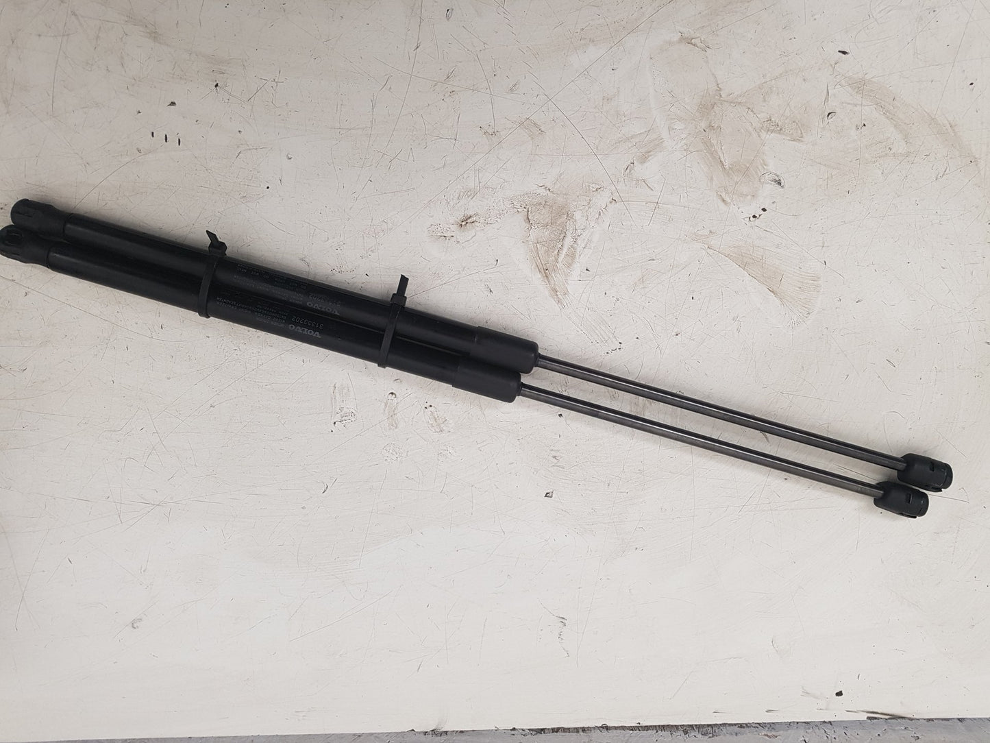 2012 Volvo S60  Saloon Bootlid Gas Struts 31333127