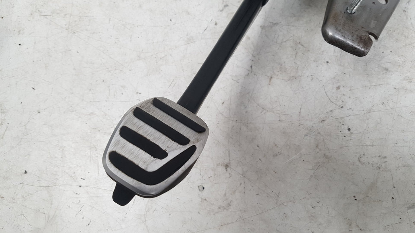 2007 - 2013 Volvo C70  Convertible Brake Pedal 4N51-2467-AG
