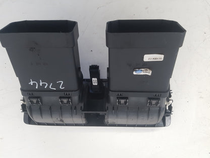 2005 Volvo V50  Estate AIR VENT (CENTRE FRONT)