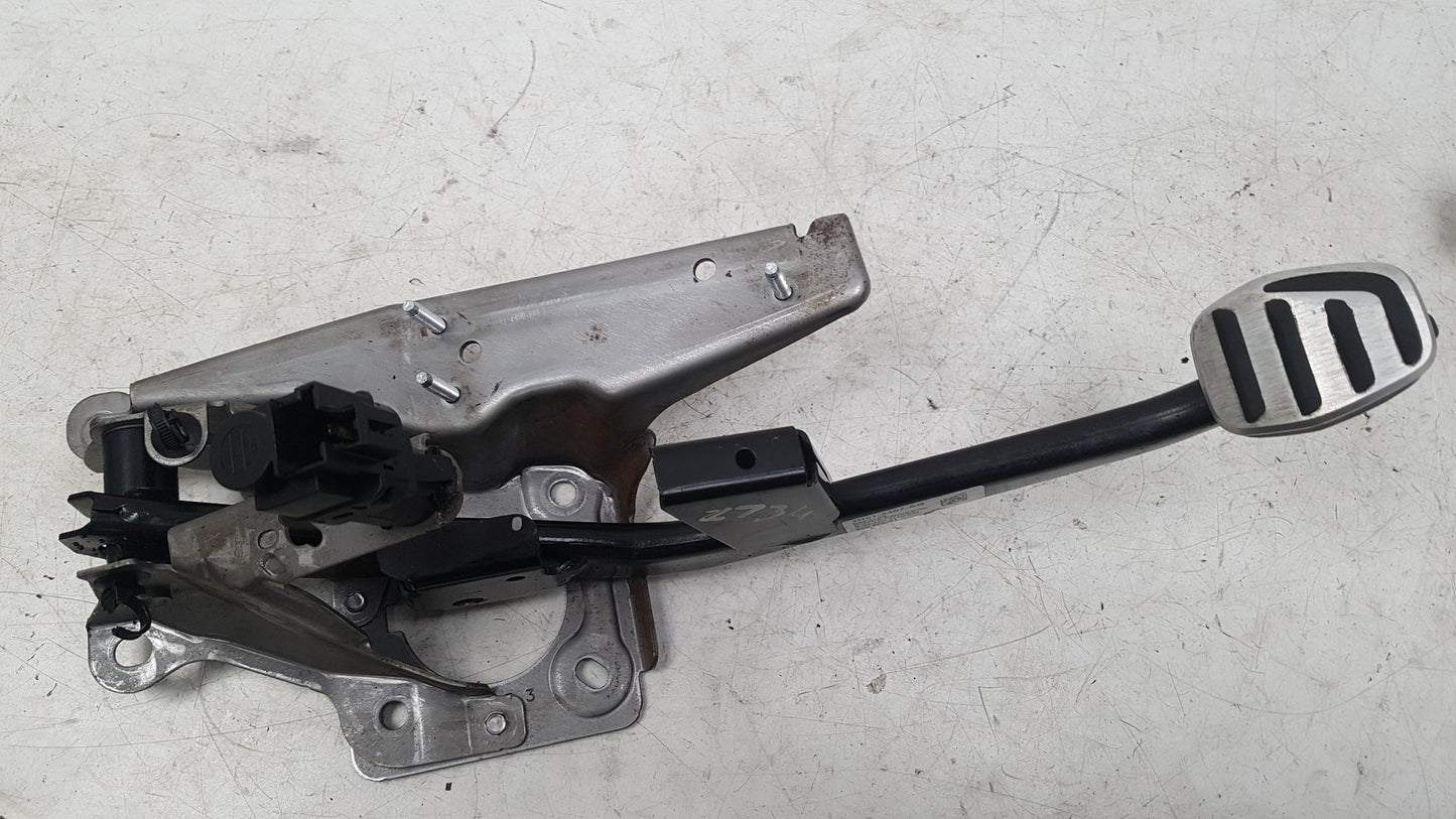 2007 - 2013 Volvo C70  Convertible Brake Pedal 4N51-2467-AG