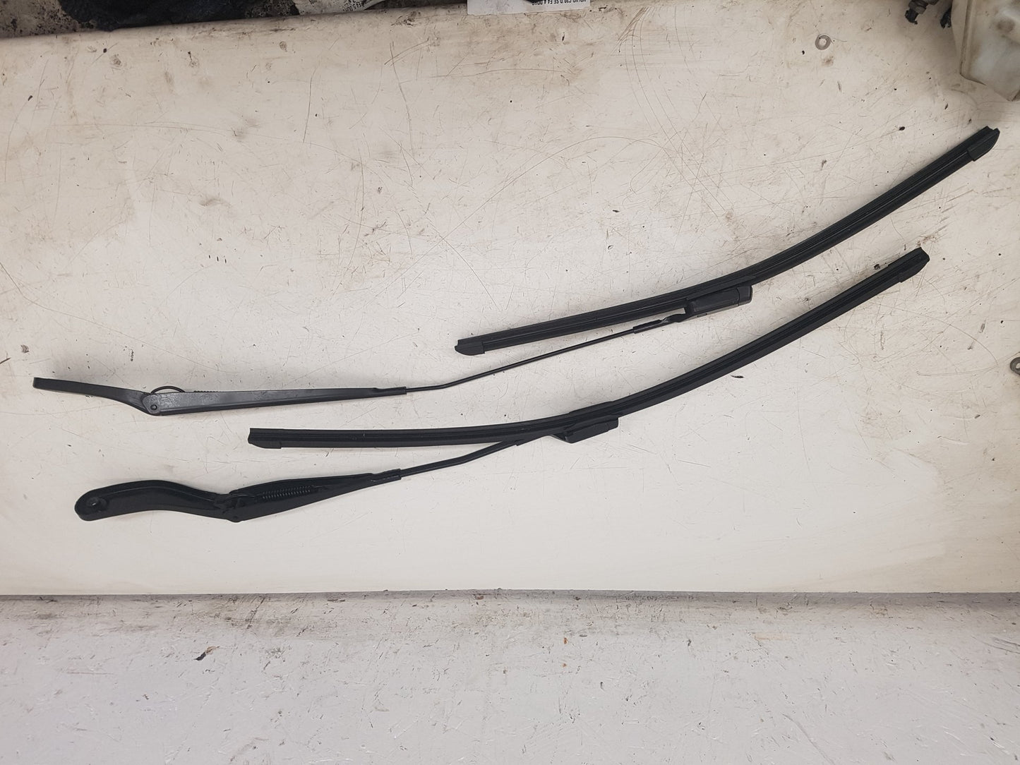 2006 - 2012 Volvo C30  Hatchback FRONT WIPER ARMS (PAIR) 8623162