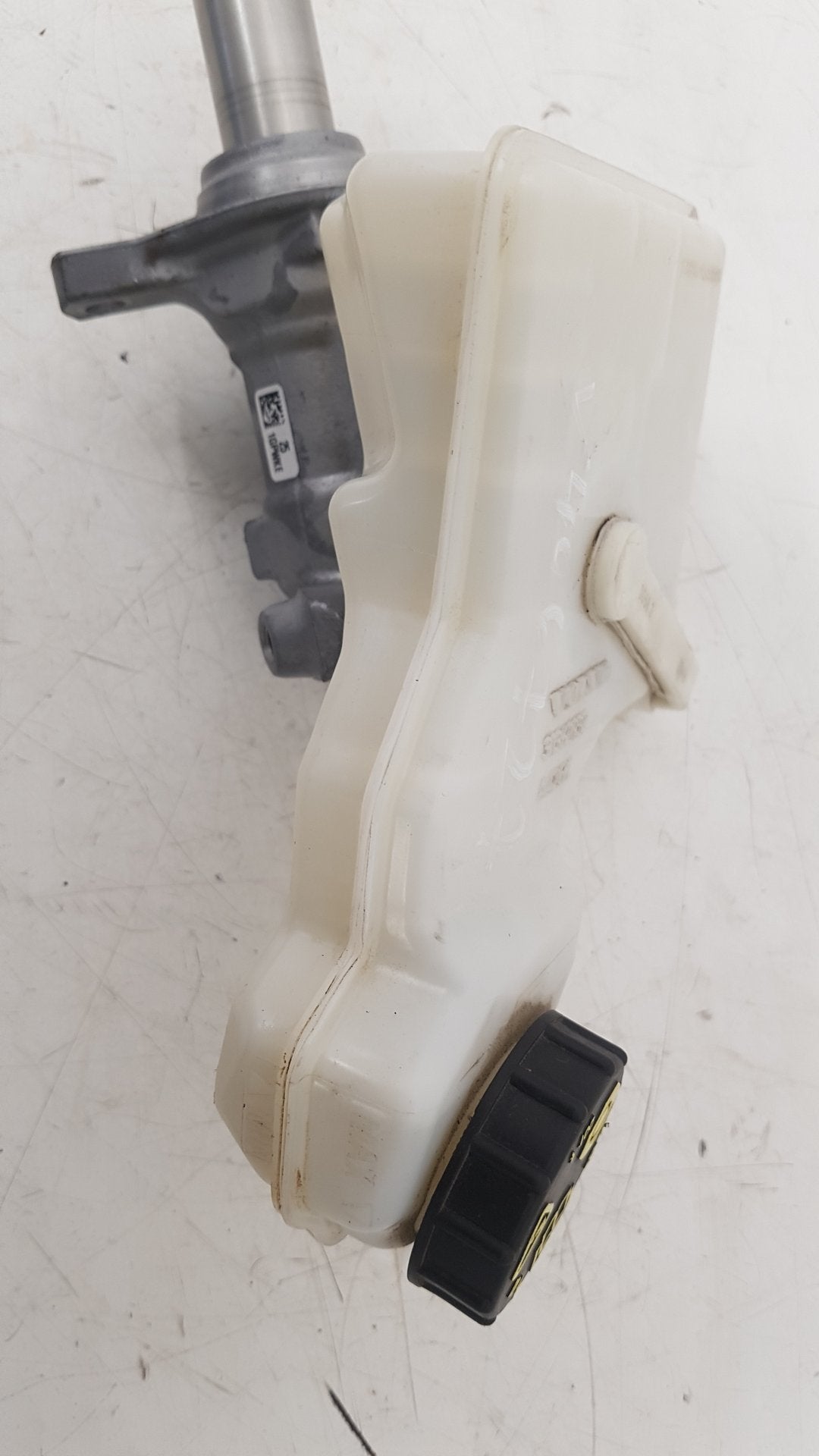 2015 - 2019 Volvo V40 Cross Country  Hatchback Brake Master Cylinder 31400404