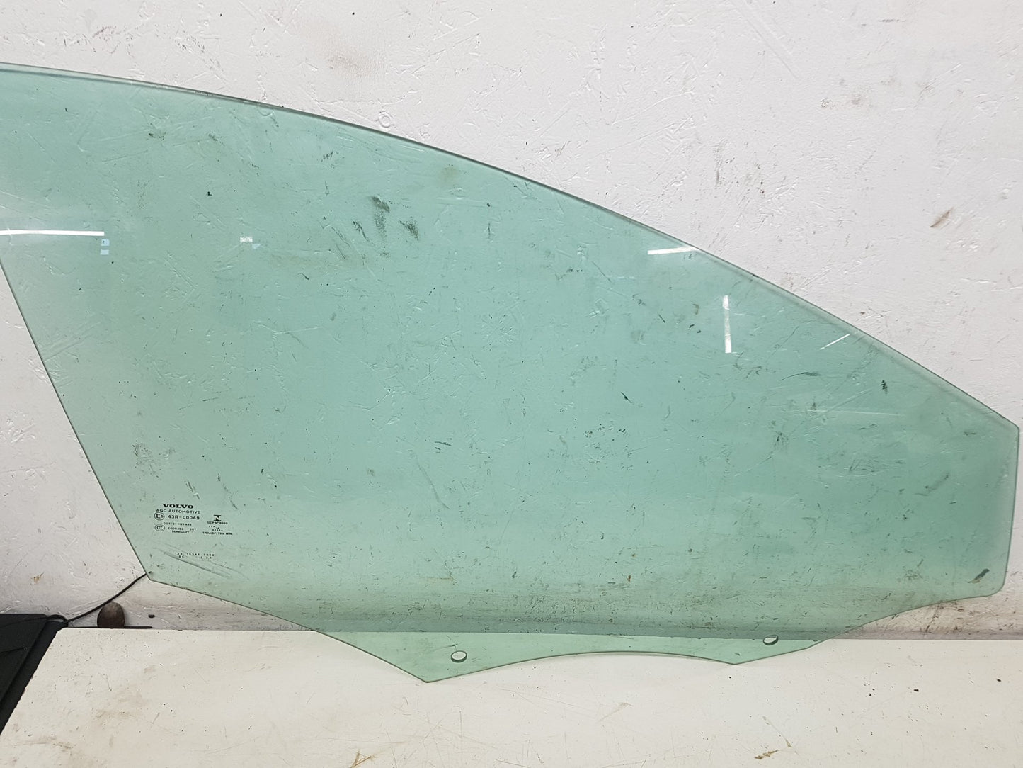 2012 - 2015 Volvo V40  Hatchback Right Front Door Window