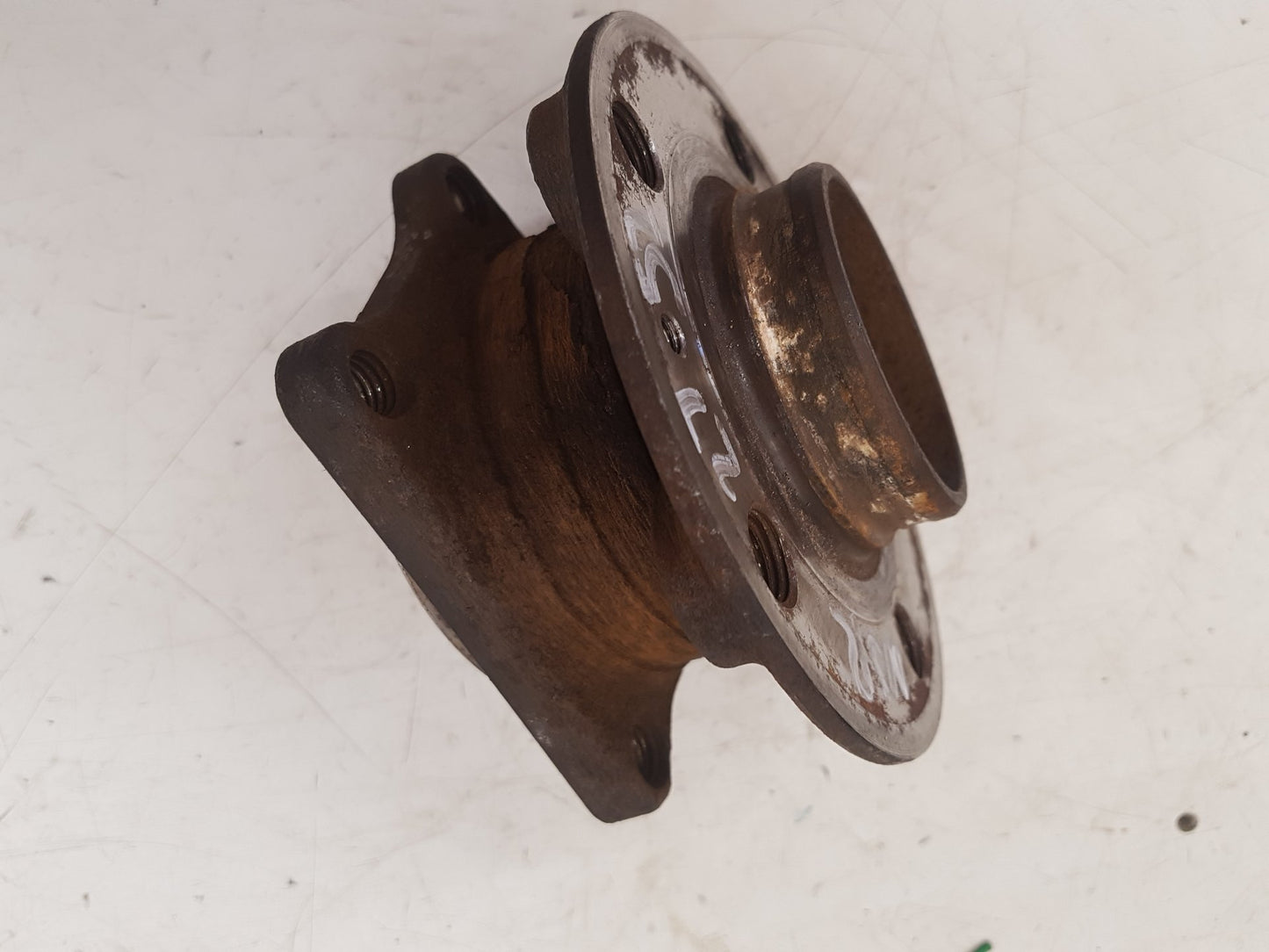 2005 Volvo S60  Saloon Left Rear Hub Assembly