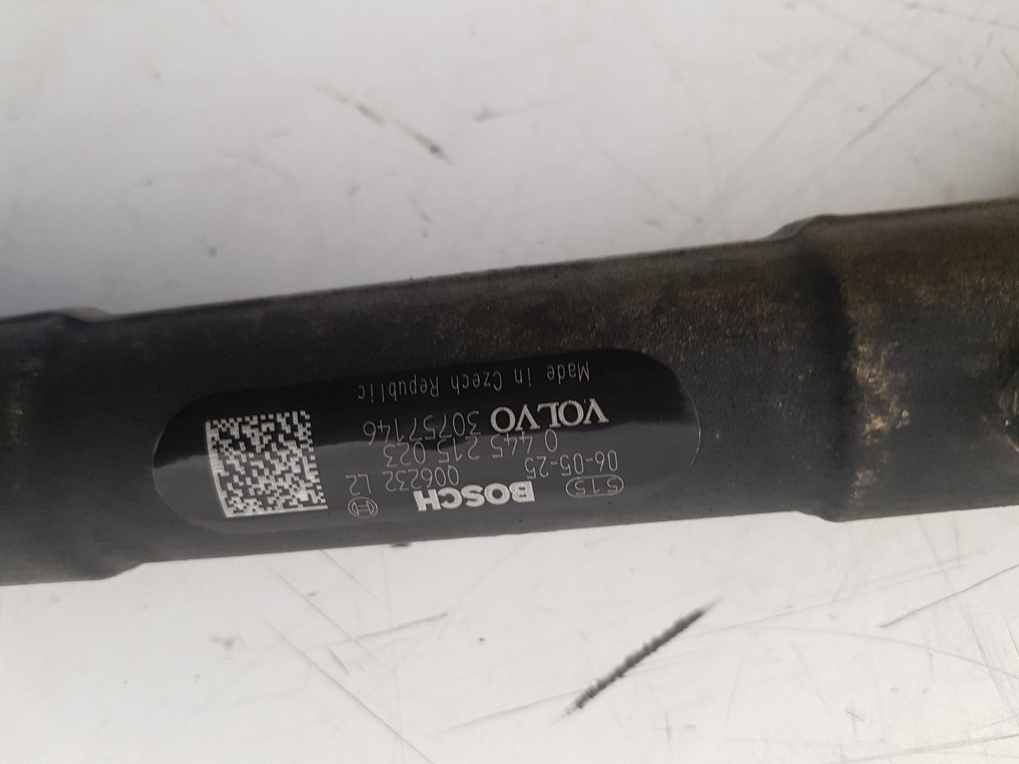 2000 - 2007 Volvo XC70  Estate Injection Rail 30757146 0445215023