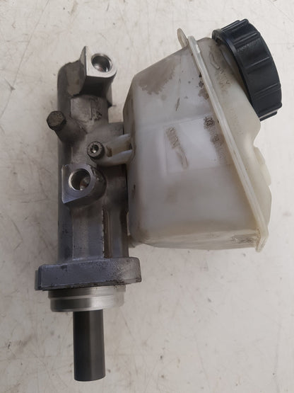2007 Volvo V70  Estate BRAKE FLUID RESERVOIR AND MASTER CYLINDER 36002375